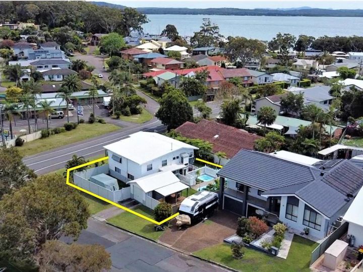 91 Sandy Point Road with Wifi Boat Parking and Air Con Guest house, Corlette - imaginea 1