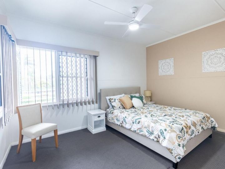 91 Sandy Point Road with Wifi Boat Parking and Air Con Guest house, Corlette - imaginea 18