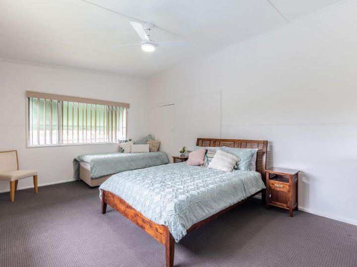 91 Sandy Point Road with Wifi Boat Parking and Air Con Guest house, Corlette - imaginea 15