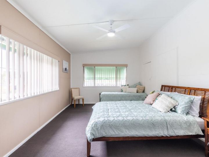 91 Sandy Point Road with Wifi Boat Parking and Air Con Guest house, Corlette - imaginea 16