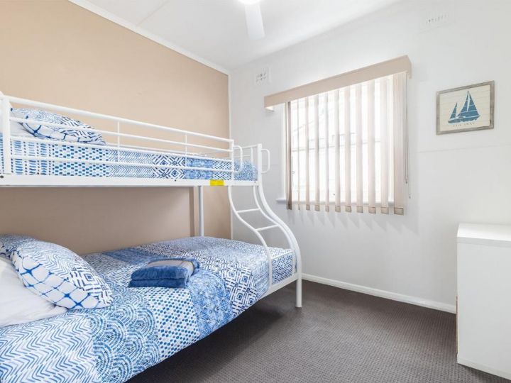 91 Sandy Point Road with Wifi Boat Parking and Air Con Guest house, Corlette - imaginea 17