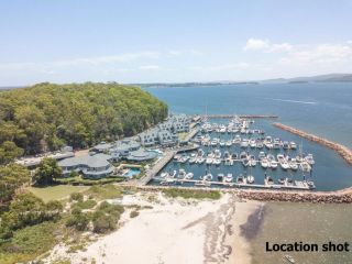 91 Sandy Point Road with Wifi Boat Parking and Air Con Guest house, Corlette - 3