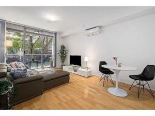 A Bright & Stylish Studio Next to Darling Harbour Apartment, Sydney - 3