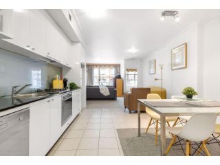 A Cozy & Spacious Apt for 6 Next to Darling Harbour Apartment, Sydney - 1
