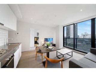 A Cozy & Stylish 2BR Apt City Views in Southbank Apartment, Melbourne - 1