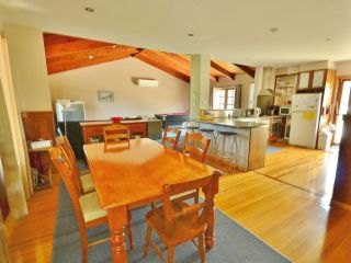A FAMILY HOLIDAY HOME WITH PETS ALLOWED 52 Cuttriss Street Guest house, Inverloch - 2