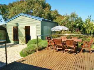 A FAMILY HOLIDAY HOME WITH PETS ALLOWED 52 Cuttriss Street Guest house, Inverloch - 1