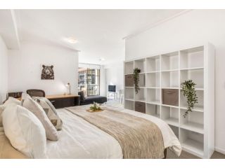 A Modern & Spacious Studio Next to Darling Harbour Apartment, Sydney - 2