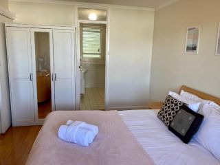 A Rose in South Perth renovated sleeps 2 Apartment, Perth - 4
