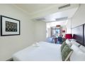 A Sleek Escape on Darwins Harbourfront with Pool Apartment, Darwin - thumb 10