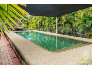 Rare! Modern Unit with Private Fenced garden Close to The Beach PC3 Apartment, Palm Cove - 5