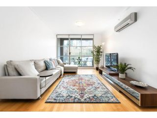 A Stylish Studio Next to Darling Harbour with City Views Apartment, Sydney - 2