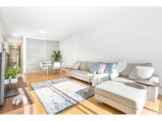 A Stylish Studio Next to Darling Harbour with City Views Apartment, Sydney - 4