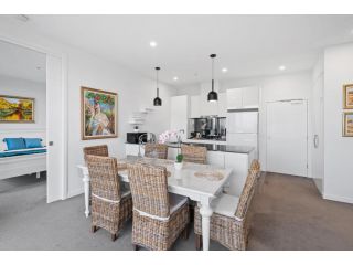 A taste of paradise in inner city suburbia Apartment, Melbourne - 3