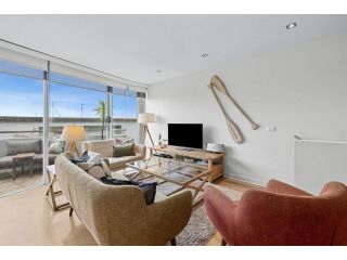 A Touch Of Class Apartment, Lorne - 2