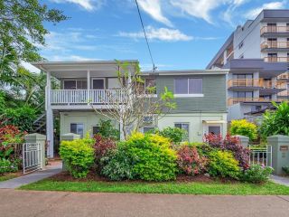 A Touch of the Bahamas on McKenzie MK3 Apartment, Cairns - 1