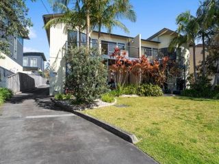 A Tropical Oasis with Views Over Jervis Bay 100m to Orion Beach Guest house, Vincentia - 4