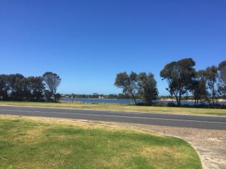 Abel Tasman Waterfront Motel Hotel, Lakes Entrance - 3