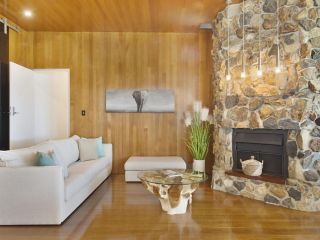Abode on Bilinga - Absolute Beachfront Holiday Home walk over the sand dunes to the ocean Guest house, Gold Coast - 5