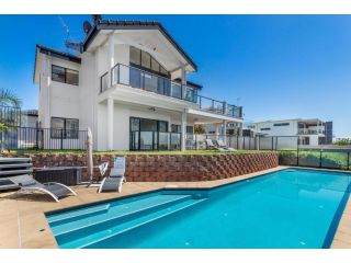 Above and Beyond - Beautiful Home with Heated Pool and Views Guest house, Salamander Bay - 2