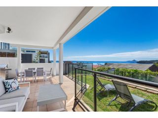 Above and Beyond - Beautiful Home with Heated Pool and Views Guest house, Salamander Bay - 4