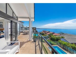 Above and Beyond - Beautiful Home with Heated Pool and Views Guest house, Salamander Bay - 1