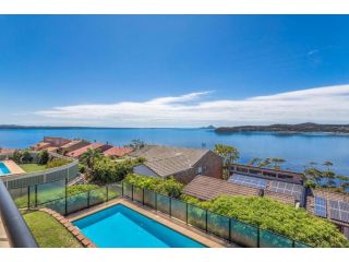 Above and Beyond - Beautiful Home with Heated Pool and Views Guest house, Salamander Bay - 3