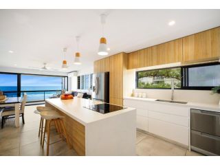Absolute Beach Front Renovated 3 Bdrm 2 Bath App Apartment, Gold Coast - 4