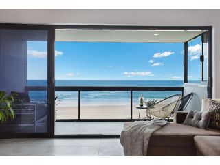 Absolute Beach Front Renovated 3 Bdrm 2 Bath App Apartment, Gold Coast - 2