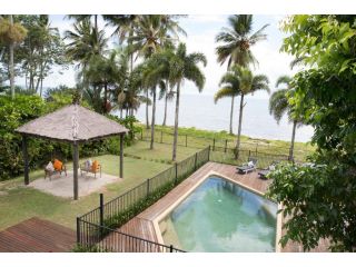 ABSOLUTE BEACHFRONT BLISS - NEWELL BEACH - 10 Metres to the Ocean Guest house, Queensland - 5