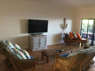 ABSOLUTE BEACHFRONT BLISS - NEWELL BEACH - 10 Metres to the Ocean Guest house, Queensland - 3