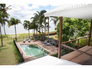 ABSOLUTE BEACHFRONT BLISS - NEWELL BEACH - 10 Metres to the Ocean Guest house, Queensland - 2