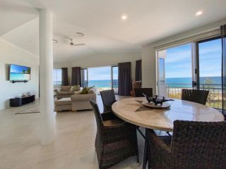 Beachfront Penthouse with Stunning Views Apartment, Alexandra Headland - 5