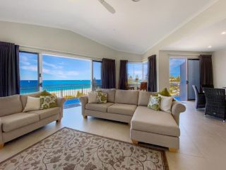 Beachfront Penthouse with Stunning Views Apartment, Alexandra Headland - 3