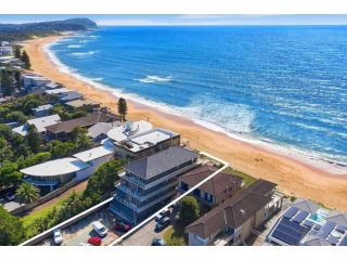 Absolute Beachfront Surf Unit In Terrigal/Wambi Apartment, Wamberal - 4