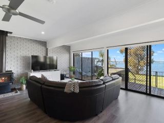 Absolute Waterfront at Woodlands Guest house, Yarrawonga - 5