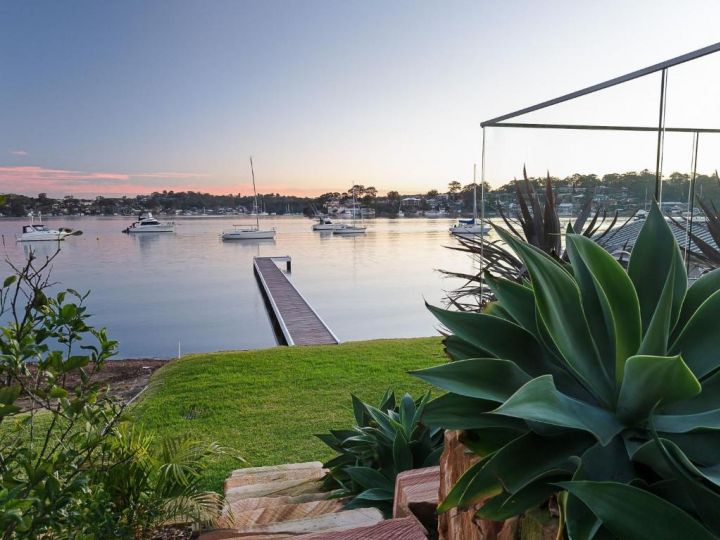 Absolute Waterfront Lakehouse Fishing Point Waterfront Pool Jetty Guest house, Fishing Point - imaginea 3