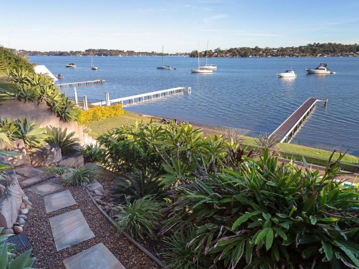 Absolute Waterfront Lakehouse Fishing Point Waterfront Pool Jetty Guest house, Fishing Point - imaginea 5