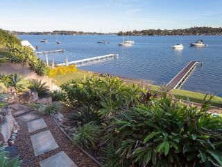 Absolute Waterfront Lakehouse Fishing Point Waterfront Pool Jetty Guest house, Fishing Point - 5