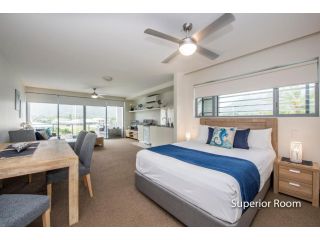 Absolute Waterfront Magnetic Island Apartment, Nelly Bay - 5