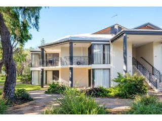 Absolute Waterfront - Unit 12A Cape View Resort Guest house, Broadwater - 4