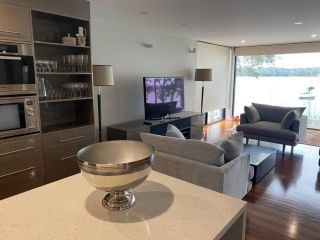 Luxurious Waterfront with Jetty and Boatshed Guest house, New South Wales - 5