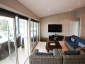 Beachside Holiday Home with Stunning Seaviews Guest house, Avoca Beach - thumb 6