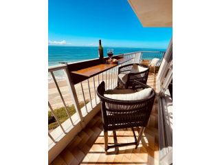 ABSOLUTELY STUNNING! ON THE BEACH !!! Apartment, Gold Coast - 4