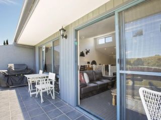 Acacia 2 - Luxurious Holiday Townhouse Guest house, Jindabyne - 4
