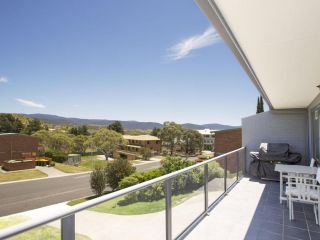 Acacia 2 - Luxurious Holiday Townhouse Guest house, Jindabyne - 3