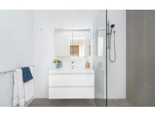 Accommodate Canberra - Azure Apartment, Kingston - 3
