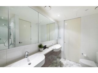 Accommodate Canberra - Lakefront Apartment, Kingston - 5