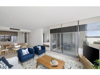 Accommodate Canberra - Lakefront Apartment, Kingston - 2
