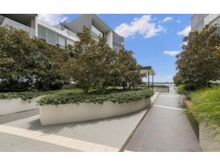Accommodate Canberra - Lakefront Apartment, Kingston - 3